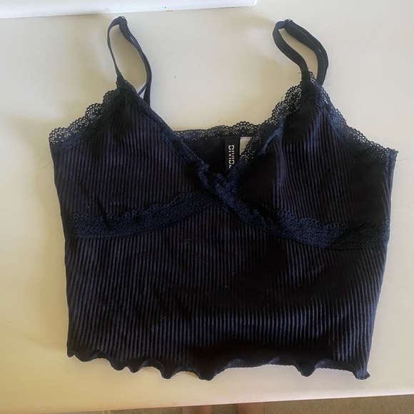 H & M Black Laced Cami Crop Top W/ Adjustable Straps - Picture 2 of 3